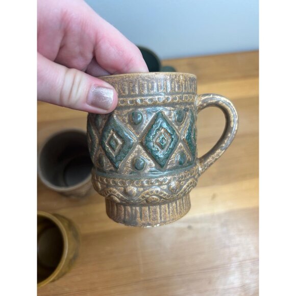 Vintage stoneware mugs cottagecore colourful set of 5 - small flea bites/ chips - Picture 8 of 10